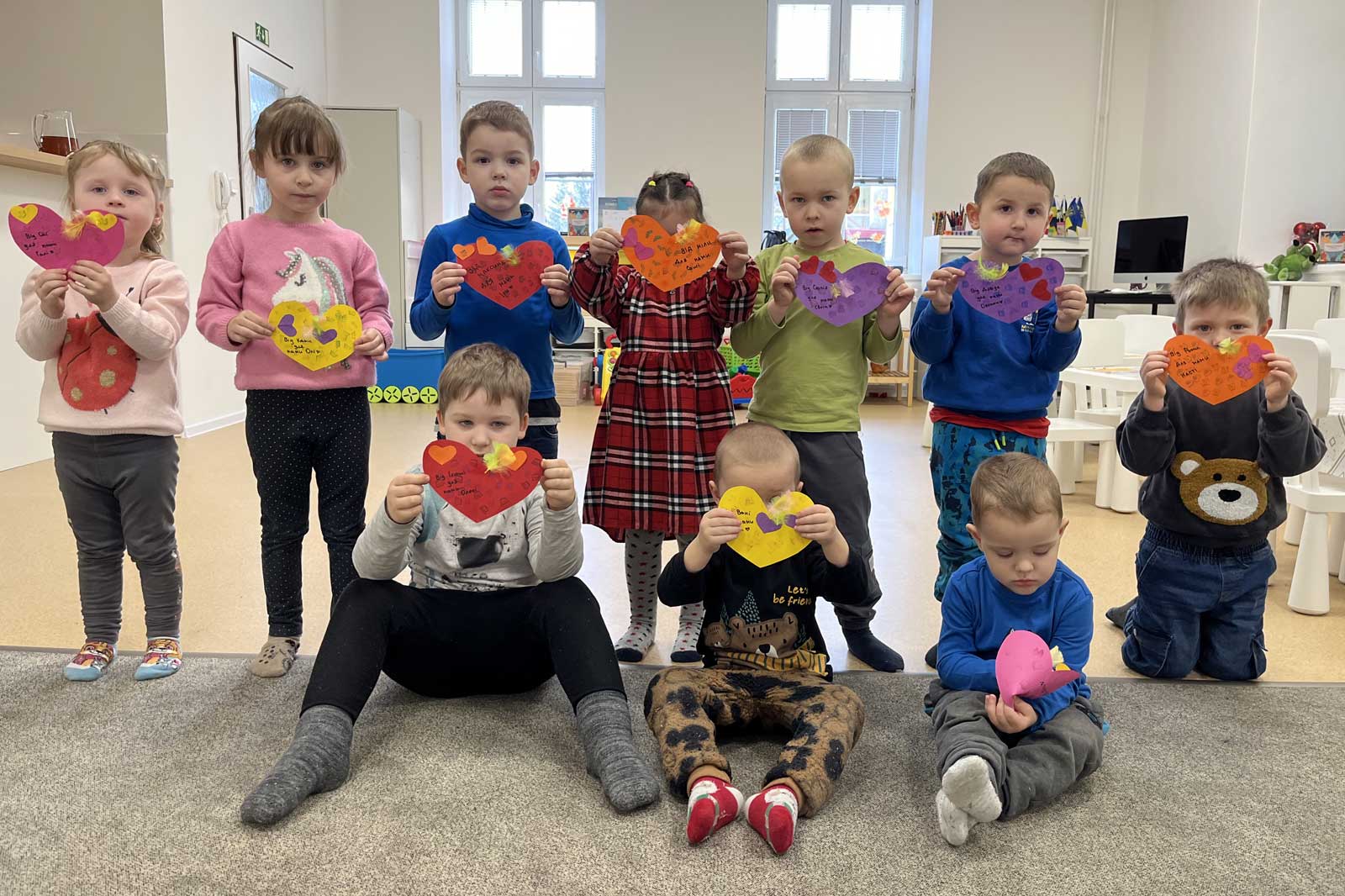 Young children of Ukrainian refugees in the Czech Republic can attend full-time daycare. This is extremely important for their parents so they take on a full-time job.